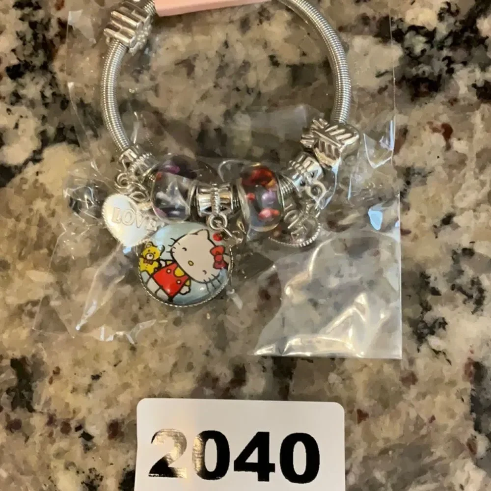 2040‎ Gold or Silver Tone Hello Kitty Kids Charm Bracelet